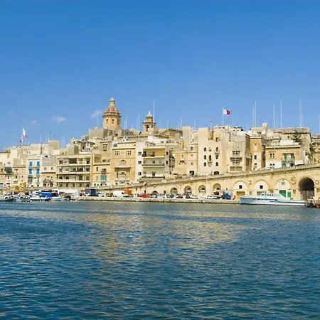 Gozitan Farmhouse Pool & Jacuzzi - Pp 2 - Happy Villa *