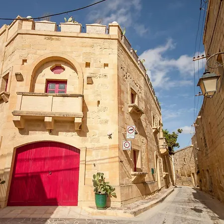 Gozitan Farmhouse Pool & Jacuzzi - Pp 2 - Happy Villa Il-Wilga