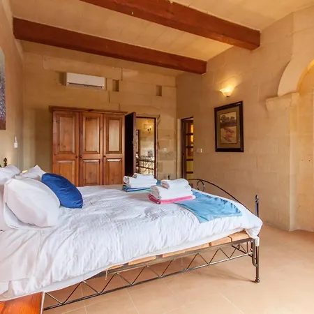 Villa Gozitan Farmhouse Pool & Jacuzzi - Pp 2 - Happy