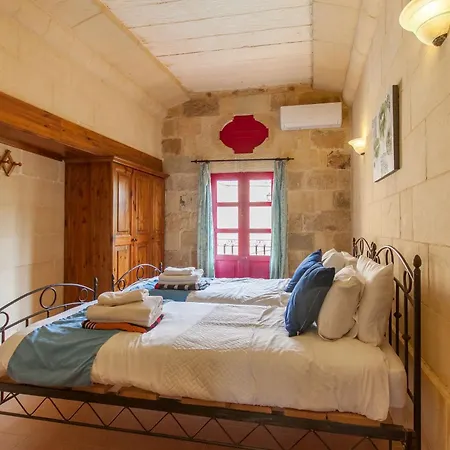 Gozitan Farmhouse Pool & Jacuzzi - Pp 2 - Happy Villa