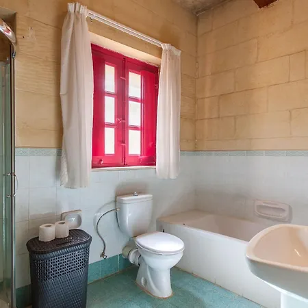 Gozitan Farmhouse Pool & Jacuzzi - Pp 2 - Happy *