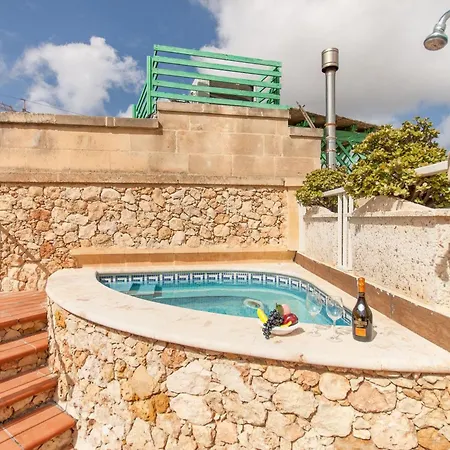 Gozitan Farmhouse Pool & Jacuzzi - Pp 2 - Happy