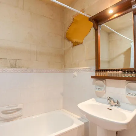 Gozitan Farmhouse Pool & Jacuzzi - Pp 2 - Happy Βίλα