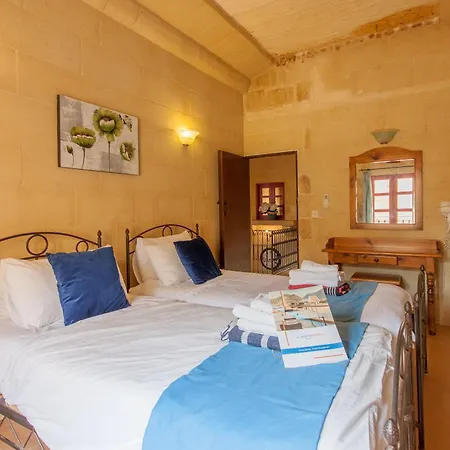 Gozitan Farmhouse Pool & Jacuzzi - Pp 2 - Happy * Il-Wilga