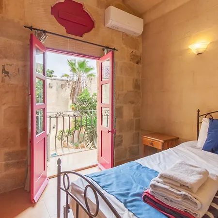 Gozitan Farmhouse Pool & Jacuzzi - Pp 2 - Happy Βίλα *
