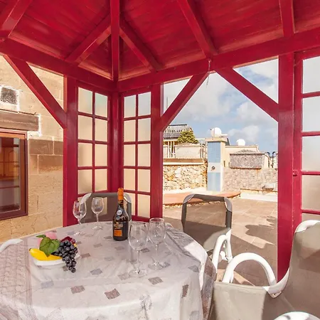 Gozitan Farmhouse Pool & Jacuzzi - Pp 2 - Happy Il-Wilga