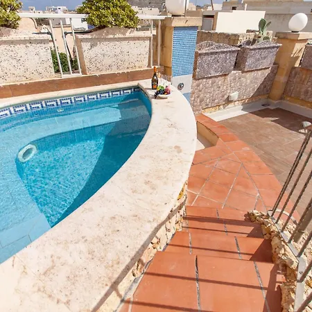 Gozitan Farmhouse Pool & Jacuzzi - Pp 2 - Happy